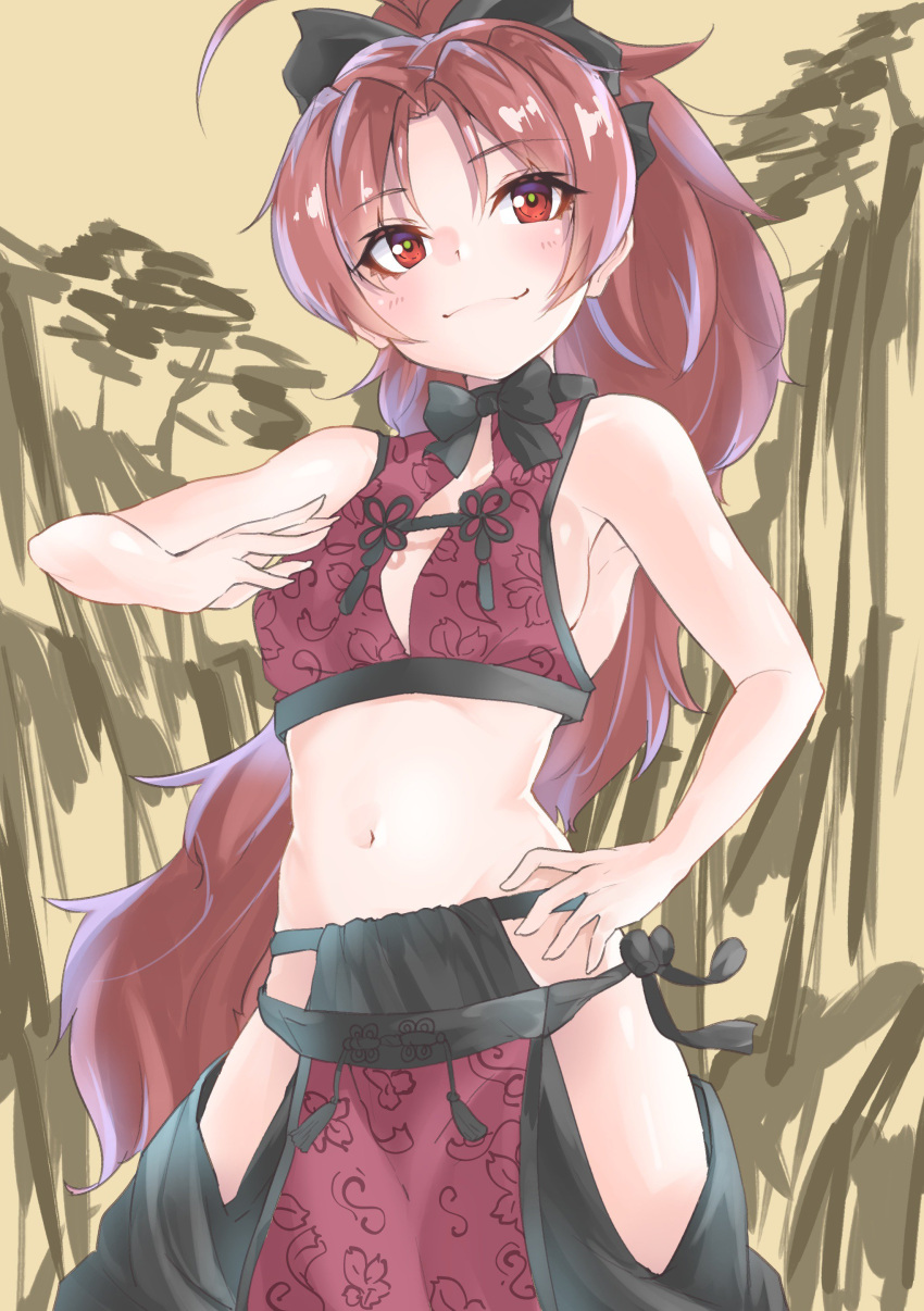 1girl absurdres ahoge alternate_costume bare_shoulders black_ribbon blush breasts eyebrows_visible_through_hair hair_ribbon hand_on_hip highres hip_vent long_hair mahou_shoujo_madoka_magica medium_breasts navel pink_hair ponytail red_eyes ribbon sakura_kyouko shignonpencil sideboob smile solo tan_background thighs