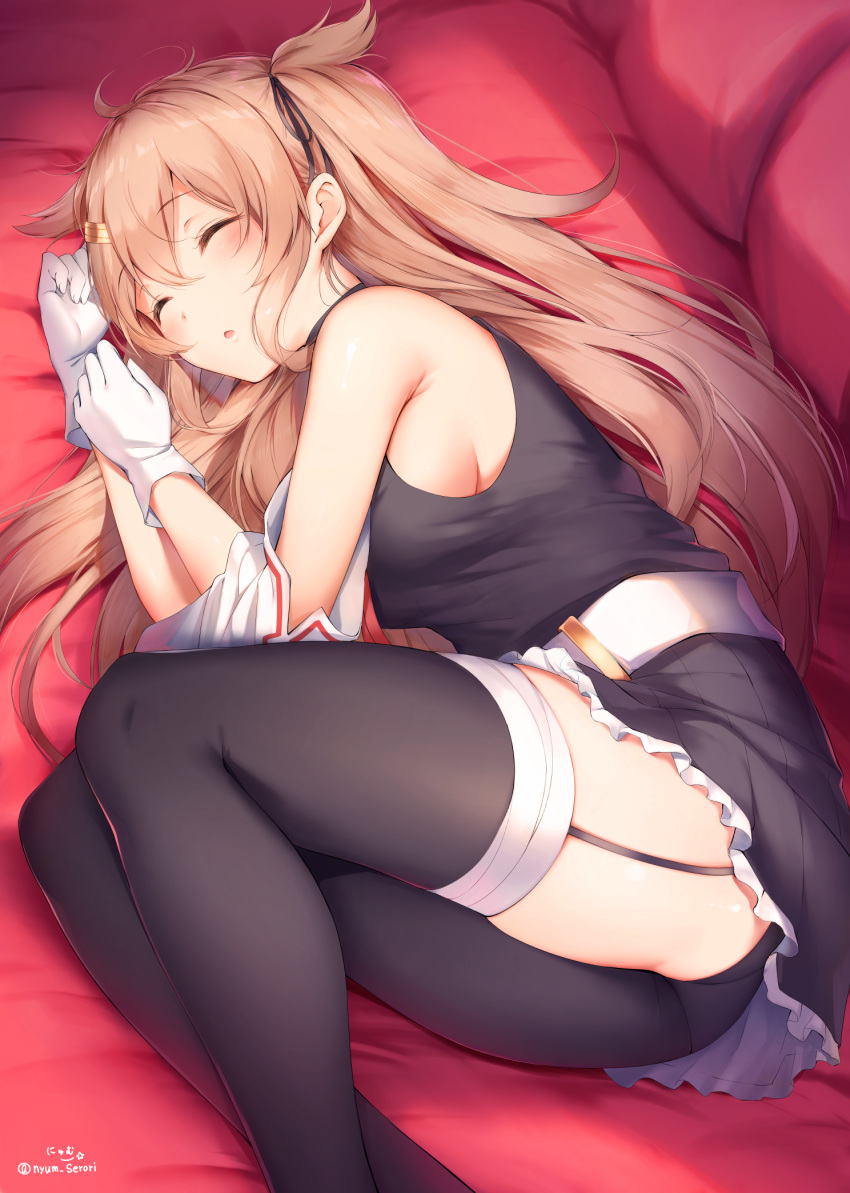 1girl ahoge ass asymmetrical_clothes black_legwear black_skirt breasts closed_eyes frilled_skirt frills gloves hair_ornament hairclip highres kantai_collection light_brown_hair long_hair lying medium_breasts murasame_(kantai_collection) nyum on_bed on_side pleated_skirt remodel_(kantai_collection) sideboob single_garter_strap single_thighhigh skirt sleeping solo thigh-highs twitter_username two_side_up very_long_hair white_belt white_gloves