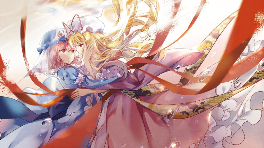 2girls arm_garter blonde_hair blue_dress blue_hat dress elise_(piclic) eye_contact from_side hat hat_ribbon highres long_hair long_sleeves looking_at_another mob_cap multiple_girls petticoat pink_dress pink_eyes pink_hair profile red_ribbon ribbon saigyouji_yuyuko short_hair smile touhou triangular_headpiece veil violet_eyes water white_hat wide_sleeves yakumo_yukari yuri