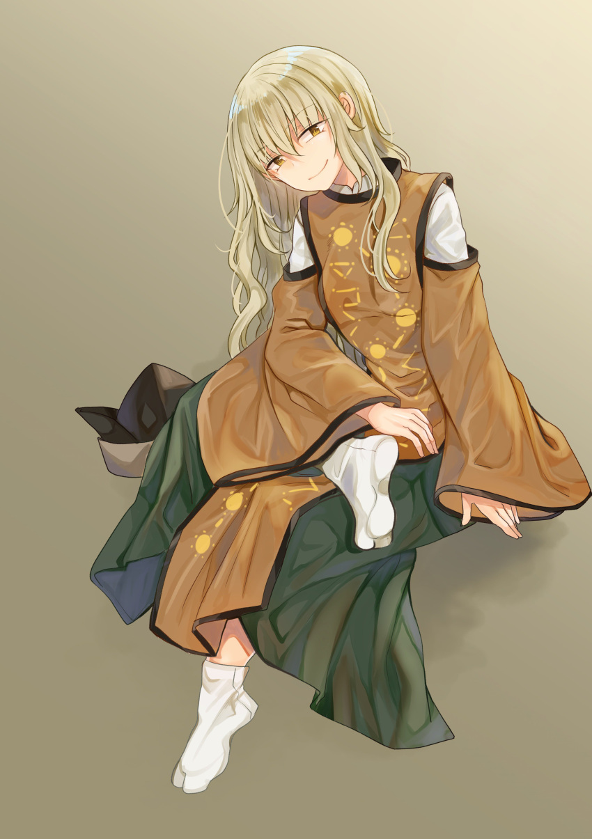 1girl absurdres black_hat blonde_hair closed_mouth constellation_print detached_sleeves full_body green_skirt hat hat_removed head_tilt headwear_removed highres long_hair long_skirt long_sleeves looking_at_viewer matara_okina mimoto_(aszxdfcv) simple_background sitting skirt socks solo tabard tabi touhou wavy_hair white_legwear wide_sleeves yellow_eyes
