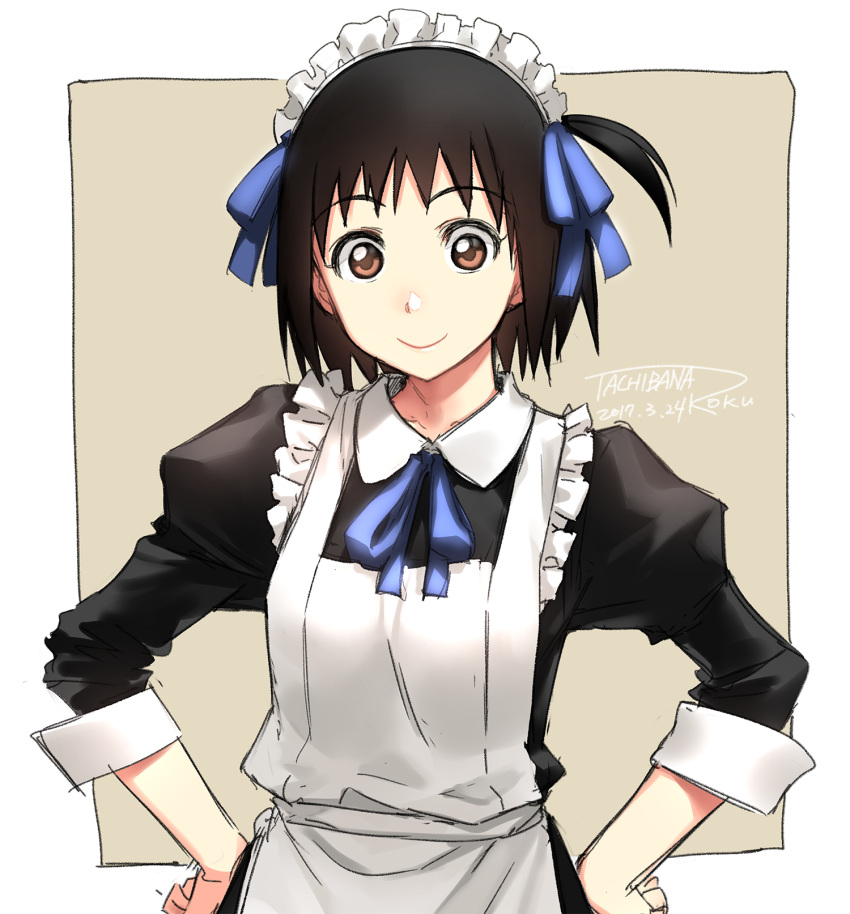 1girl apron arashiyama_hotori artist_name black_hair blue_neckwear blue_ribbon brown_eyes dated hair_ribbon hands_on_hips highres juliet_sleeves long_sleeves maid maid_apron maid_headdress neck_ribbon one_side_up puffy_sleeves ribbon signature sleeves_pushed_up smile solo soredemo_machi_wa_mawatteiru tachibana_roku tan_background