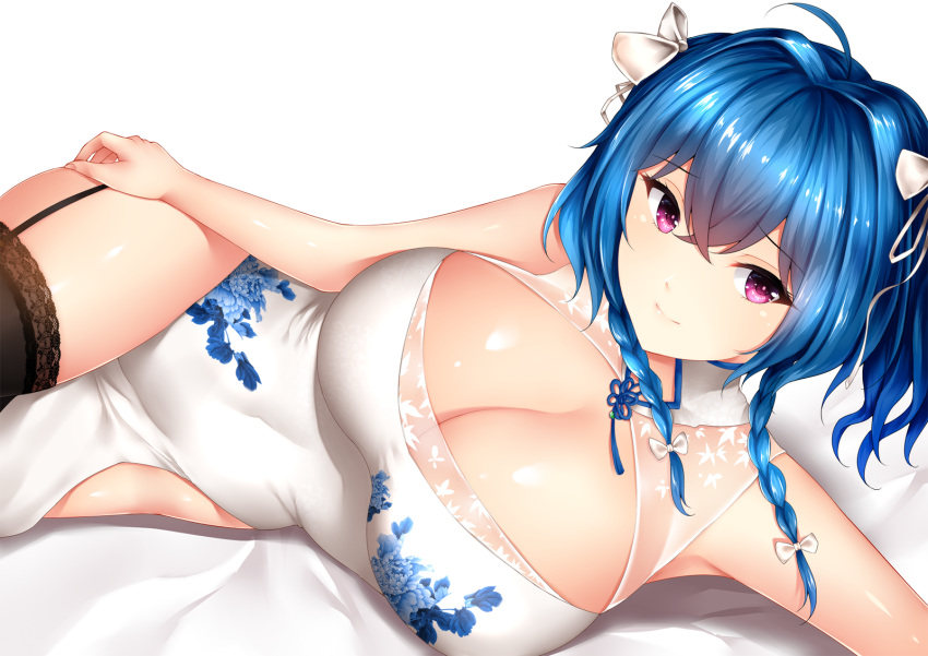 1girl ahoge alternate_costume armpits azur_lane bangs bare_shoulders bed_sheet black_legwear blue_hair blush bow breasts calligraphy_brush china_dress chinese_clothes cleavage cleavage_cutout closed_mouth crossed_bangs dress eyebrows_visible_through_hair floral_print garter_straps gloves hair_between_eyes hair_bow hair_ribbon hand_on_thigh highres lace-trimmed_legwear large_breasts long_hair looking_at_viewer lying on_bed on_side paintbrush ribbon shiny shiny_skin side_slit sidelocks simple_background smile solo st._louis_(azur_lane) thigh-highs thighs violet_eyes white_background white_bow white_dress white_ribbon wsman