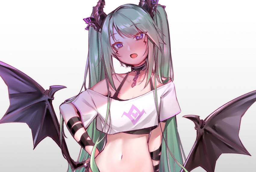1girl borrowed_character choker collarbone eyebrows_visible_through_hair fang green_hair highres horns long_hair midriff open_mouth original ryisu_(deluxe&lt;&lt;&lt;) shirt simple_background solo sunege_(hp0715) twintails very_long_hair violet_eyes white_background wings