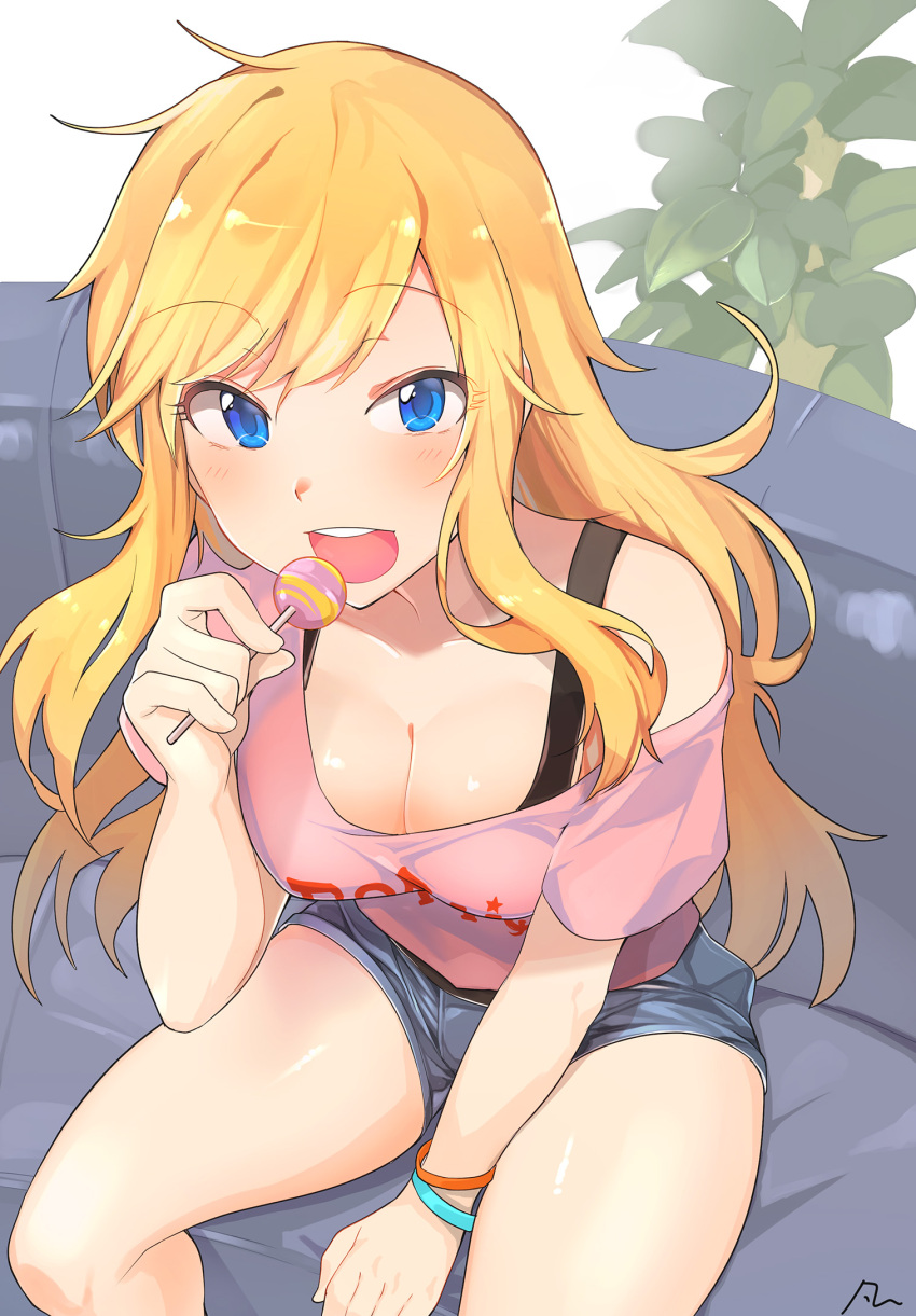 1girl bangs black_bra blonde_hair blue_eyes blush bra bracelet breasts candy cleavage couch denim denim_shorts eyebrows_visible_through_hair fern food highres idolmaster idolmaster_cinderella_girls jewelry large_breasts lollipop long_hair looking_at_viewer ootsuki_yui open_mouth pink_shirt shirt short_shorts shorts sitting smile solo swept_bangs thighs underwear wavy_hair yanngoto