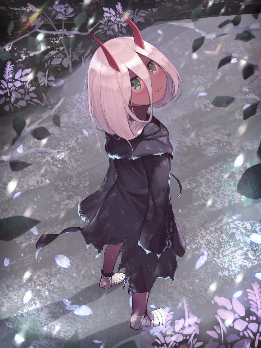 1girl black_robe blush darling_in_the_franxx eis from_above full_body green_eyes hair_between_eyes highres horns long_hair long_sleeves looking_at_viewer pink_hair red_skin robe shiny shiny_hair smile solo spoilers standing torn_clothes torn_robe younger zero_two_(darling_in_the_franxx)