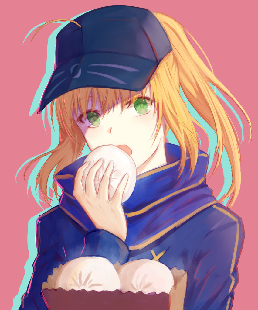 1girl ahoge artoria_pendragon_(all) bag baozi baseball_cap blonde_hair blue_hat blue_scarf eyebrows_visible_through_hair fate/grand_order fate_(series) food green_eyes hat highres holding holding_food long_hair long_sleeves looking_at_viewer mysterious_heroine_x open_mouth pink_background ponytail scarf shaded_face sidelocks simple_background solo upper_body xing_muhen