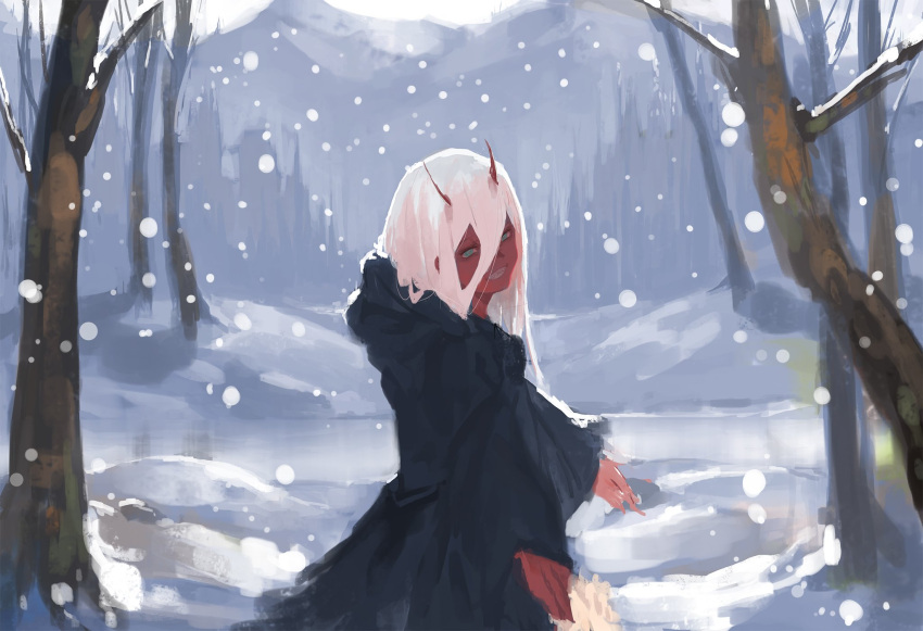 1girl akasen aqua_eyes bare_tree black_robe darling_in_the_franxx hair_between_eyes highres hood hood_down hooded_robe horns long_hair long_sleeves looking_at_viewer looking_back outdoors outstretched_arms pink_hair red_skin robe sharp_teeth smile snow snowing solo spoilers teeth tree zero_two_(darling_in_the_franxx)