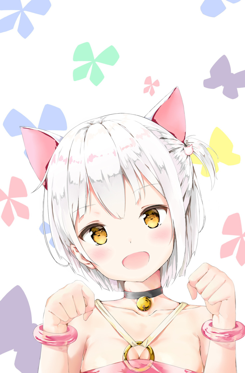 1girl animal_ears bare_shoulders bell bell_choker blush bracelet breasts cat_ears choker cleavage collarbone eyebrows_visible_through_hair highres jewelry large_breasts looking_at_viewer open_mouth original short_hair smile solo upper_body white_hair yellow_eyes yi_zhi_bai_bo