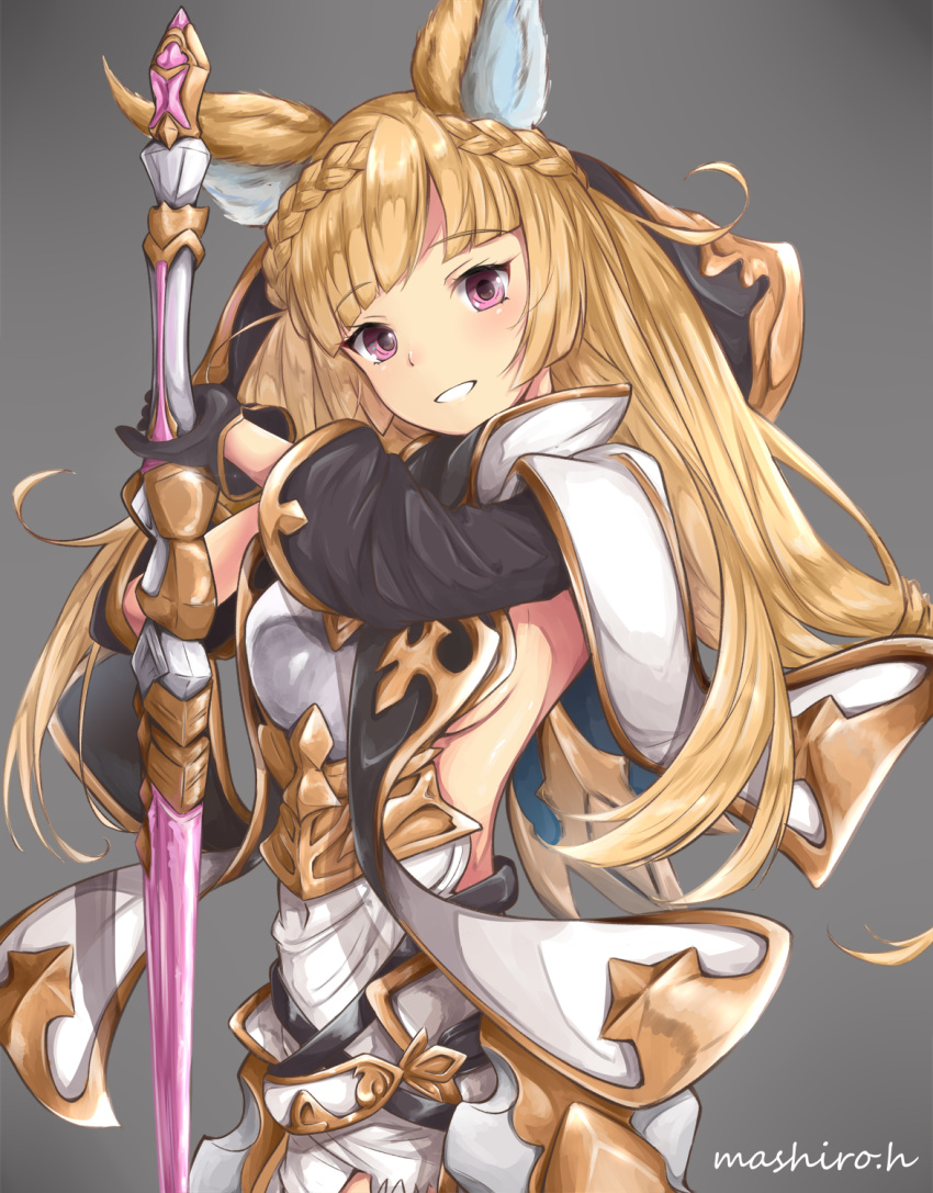 1girl amor animal_ears black_gloves blonde_hair breasts brown_background detached_sleeves eyebrows_visible_through_hair floating_hair gloves granblue_fantasy grin head_tilt highres holding holding_sword holding_weapon hoshimiya_mashiro long_hair medium_breasts red_eyes sideboob signature simple_background smile solo standing sword very_long_hair weapon yuisis_(granblue_fantasy)