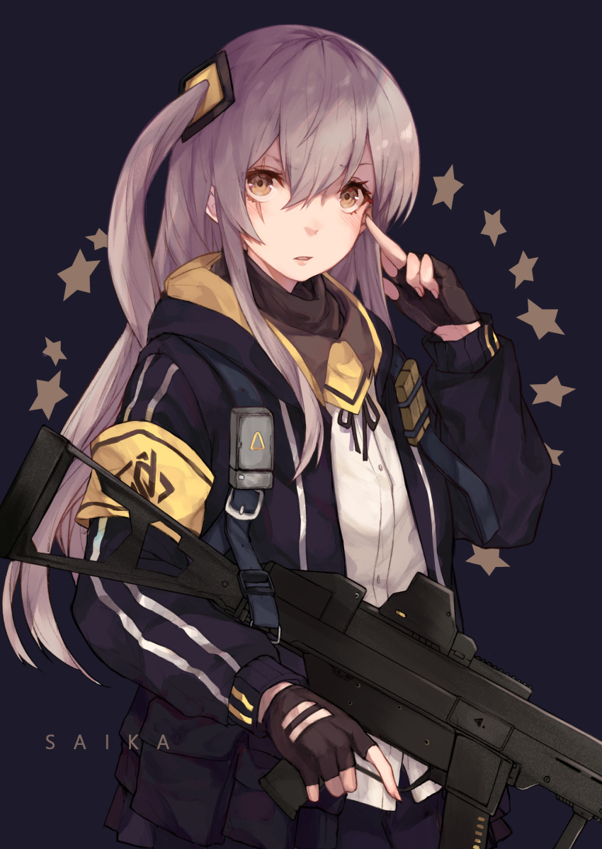 1girl armband artist_name bangs between_fingers black_background black_gloves black_jacket black_ribbon brown_eyes eyebrows_visible_through_hair facial_scar fingerless_gloves girls_frontline gloves grey_hair gun h&amp;k_ump hand_in_hair hand_up heckler_&amp;_koch highres holding holding_gun holding_weapon hood hood_down hooded_jacket jacket long_hair looking_at_viewer one_side_up open_clothes open_jacket parted_lips ribbon saika_(saika_nyan) scar scar_across_eye shirt simple_background skirt solo star submachine_gun trigger_discipline ump45_(girls_frontline) v-shaped_eyebrows weapon white_shirt white_skirt