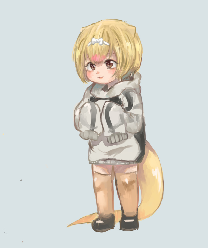 :3 absurdres alternate_costume anteater_ears anteater_tail blonde_hair bow hair_bow highres hood hoodie kajitsu_ohima kemono_friends oversized_clothes pink_hair short_hair silky_anteater_(kemono_friends) tail thigh-highs