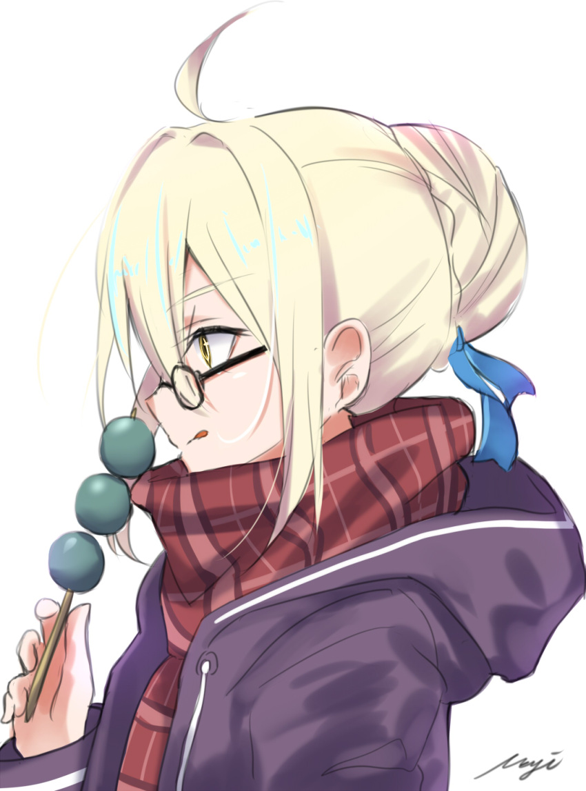1girl ahoge artoria_pendragon_(all) black-framed_eyewear black_sweater blonde_hair blue_ribbon dango eyebrows_visible_through_hair fate/grand_order fate_(series) food from_side glasses hair_between_eyes hair_ribbon highres holding holding_food hood hooded_sweater meimuu mysterious_heroine_x_(alter) red_scarf ribbon scarf short_hair signature simple_background solo sweater upper_body wagashi white_background yellow_eyes
