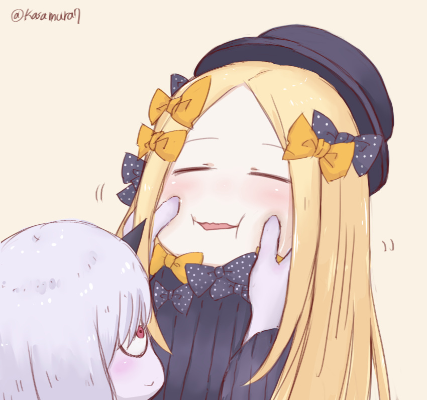 2girls :i abigail_williams_(fate/grand_order) bags_under_eyes bangs black_bow black_dress black_hat blonde_hair blush bow cheek_pinching closed_eyes dress fate/grand_order fate_(series) hair_bow hat highres horn lavinia_whateley_(fate/grand_order) long_hair long_sleeves looking_at_another multiple_girls nega-tive_otoko orange_bow parted_bangs parted_lips pinching polka_dot polka_dot_bow profile red_eyes silver_hair simple_background twitter_username very_long_hair yellow_background