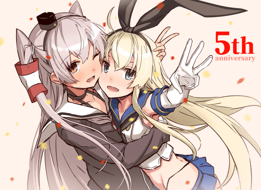 2girls ;d amatsukaze_(kantai_collection) blonde_hair blue_eyes blurry brown_eyes confetti depth_of_field elbow_gloves gloves hair_tubes hairband hug kantai_collection long_hair multiple_girls one_eye_closed open_mouth pleated_skirt school_uniform serafuku shimakaze_(kantai_collection) silver_hair simple_background skirt smile takanashi_kei_(hitsujikan) two_side_up v white_gloves