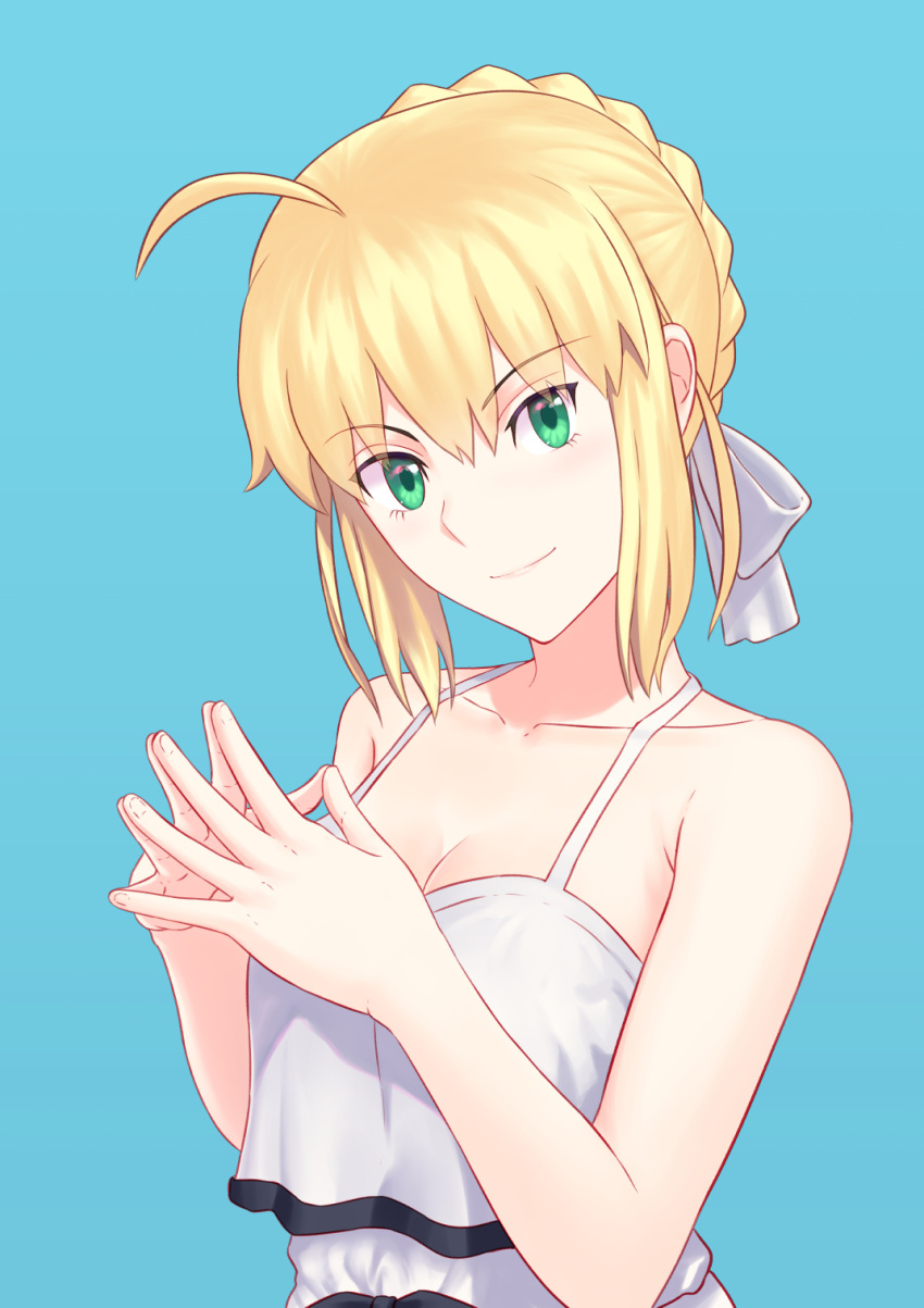 1girl ahoge artoria_pendragon_(all) bare_shoulders blonde_hair blue_background breasts cleavage collarbone dress eyebrows_visible_through_hair fate/stay_night fate_(series) fateline_alpha freckles green_eyes hair_ribbon halter_dress head_tilt highres layered_dress ribbon saber short_hair simple_background sleeveless sleeveless_dress small_breasts smile solo sundress upper_body white_ribbon