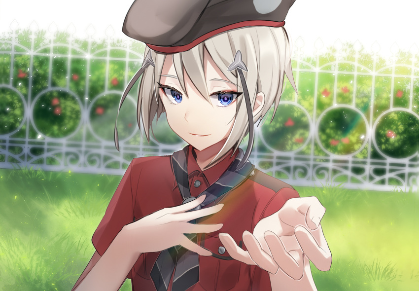1boy blue_eyes bush collared_shirt fence grass hand_on_own_chest hat highres hyuuga_masamune male_focus outstretched_hand shirt silver_hair smile touken_ranbu upper_body yuhi_(hssh_6)