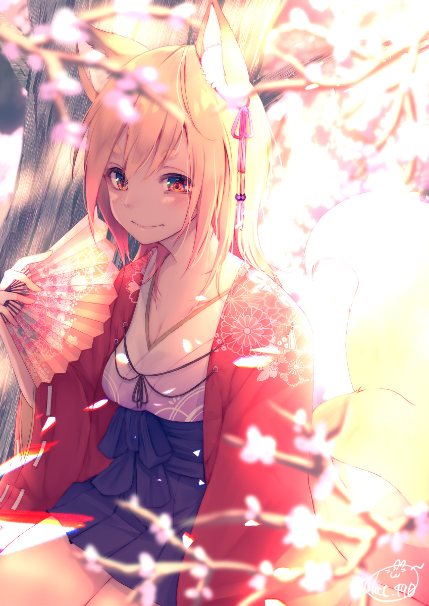 1girl animal_ears bangs black_hakama blonde_hair blurry blurry_foreground blush breasts chita_(ketchup) cleavage closed_mouth commentary_request depth_of_field eyebrows_visible_through_hair fan floral_print folding_fan fox_ears fox_girl fox_tail hair_between_eyes hakama hakama_skirt highres holding holding_fan japanese_clothes kimono large_breasts long_hair long_sleeves looking_at_viewer original red_eyes ribbon-trimmed_sleeves ribbon_trim short_kimono signature smile solo tail thick_eyebrows tree very_long_hair white_kimono wide_sleeves