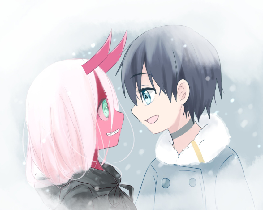 1boy 1girl black_hair blue_eyes coat couple darling_in_the_franxx face-to-face green_eyes grey_coat highres hiro_(darling_in_the_franxx) horns long_hair looking_at_another oni_horns parka pink_hair red_sclera red_skin short_hair spoilers taki325555 winter_clothes winter_coat zero_two_(darling_in_the_franxx)