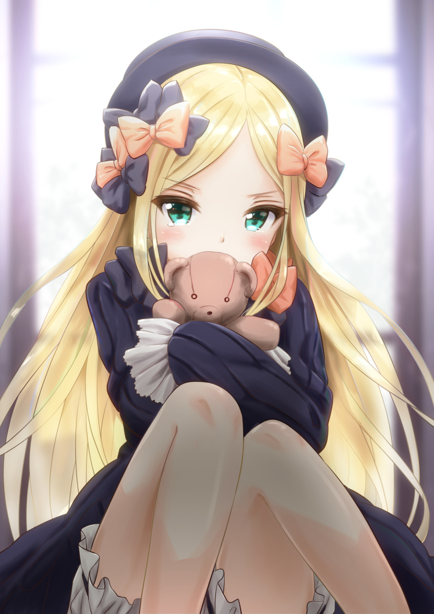 1girl abigail_williams_(fate/grand_order) anzu_yoshihiro bangs black_bow black_dress black_hat blonde_hair bloomers blurry blurry_background blush bow bug butterfly commentary_request covered_mouth depth_of_field dress eyebrows_visible_through_hair fate/grand_order fate_(series) forehead green_eyes hair_bow hat head_tilt highres insect long_hair long_sleeves object_hug orange_bow parted_bangs sleeves_past_fingers sleeves_past_wrists solo stuffed_animal stuffed_toy tears teddy_bear underwear very_long_hair white_bloomers