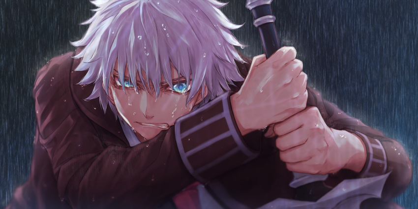 1boy angry black_coat blue_background blue_eyes charles_henri_sanson_(fate/grand_order) clenched_teeth fate/grand_order fate_(series) highres holding holding_sword holding_weapon looking_at_viewer male_focus messy_hair rain solo sword teeth uneven_eyes upper_body weapon wet white_hair yuurei447