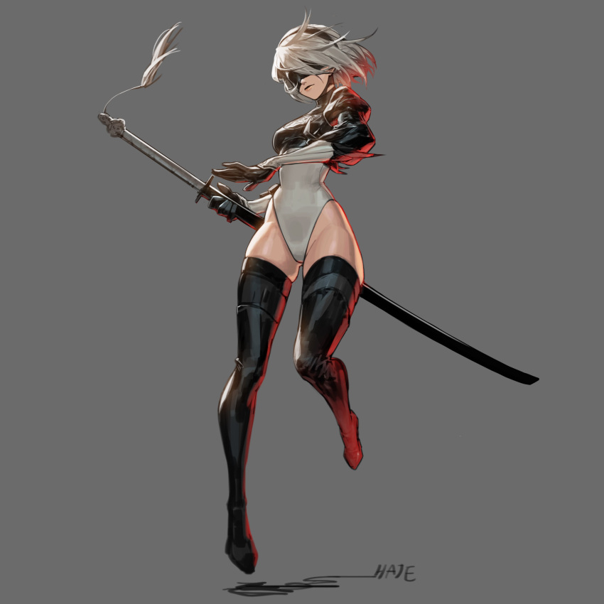 1girl absurdres artist_name black_gloves black_legwear blindfold boots breasts commentary_request feather_trim full_body gloves grey_background hairband haje highres holding leotard lips medium_breasts nier_(series) nier_automata puffy_sleeves sheath sheathed short_hair simple_background solo sword thigh-highs thigh_boots weapon white_hair yorha_no._2_type_b