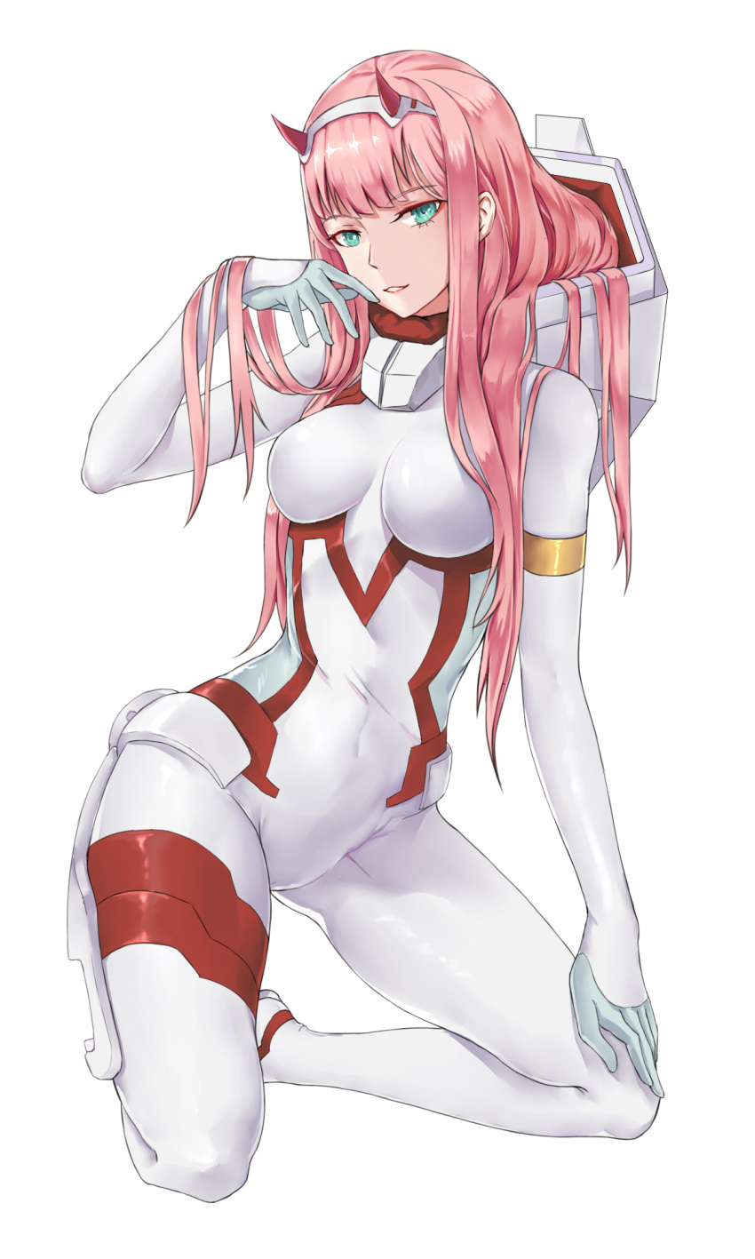 1girl bangs bodysuit breasts chitu_hefeng_zhong covered_navel darling_in_the_franxx full_body green_eyes hairband highres horns kneeling long_hair looking_at_viewer medium_breasts pilot_suit pink_hair shiny shiny_clothes simple_background skin_tight solo white_background white_bodysuit white_hairband zero_two_(darling_in_the_franxx)