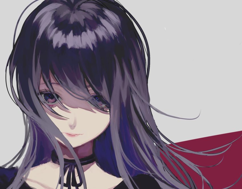 1girl black_choker black_neckwear black_ribbon choker closed_mouth grey_background highres long_hair looking_at_viewer neck_ribbon original p2_(uxjzz) portrait purple_hair ribbon ribbon_choker simple_background solo violet_eyes