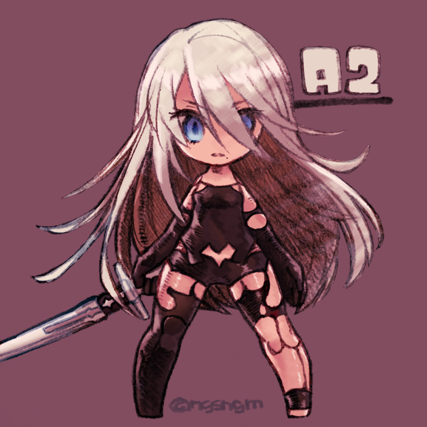 1girl android arms_at_sides bare_shoulders black_gloves black_legwear blue_eyes character_name chibi elbow_gloves emphasis_lines eyelashes full_body gloves hair_between_eyes highres holding holding_sword holding_weapon katana legs_apart long_hair looking_at_viewer mole mole_under_mouth nier_(series) nier_automata no_nose purple_background robot_joints silver_hair simple_background single_thighhigh solo straight_hair sunagimo_(nagimo) sword thigh-highs twitter_username very_long_hair weapon yorha_type_a_no._2