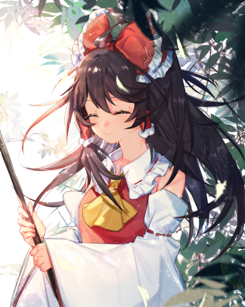 1girl ascot bangs bare_shoulders black_eyes black_hair blurry bow branch closed_eyes closed_mouth depth_of_field detached_sleeves eyebrows_visible_through_hair frilled_bow frilled_hair_tubes frilled_shirt_collar frills hair_bow hair_tubes hakurei_reimu highres holding japanese_clothes leaf light light_rays long_hair long_sleeves looking_at_viewer miko red_bow red_shirt shirt smile solo tian_(my_dear) touhou upper_body wide_sleeves wind wind_lift yellow_neckwear