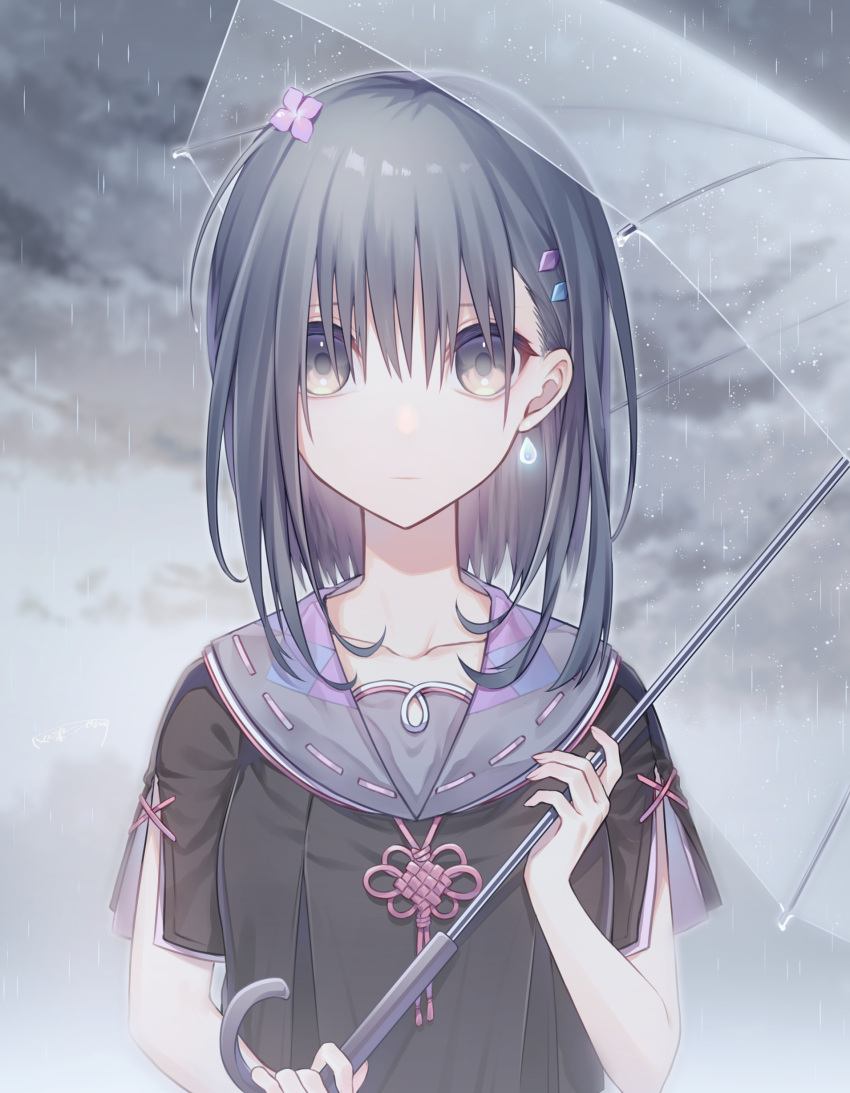 1girl :| absurdres bangs closed_mouth clouds cloudy_sky collarbone commentary_request earrings flower grey_eyes grey_hair hair_flower hair_ornament hairclip haizome_senri highres holding holding_umbrella jewelry looking_at_viewer medium_hair neck_ribbon original outdoors rain ribbon ribbon-trimmed_collar ribbon_trim sailor_collar shirt short_sleeves sky solo transparent_umbrella umbrella upper_body