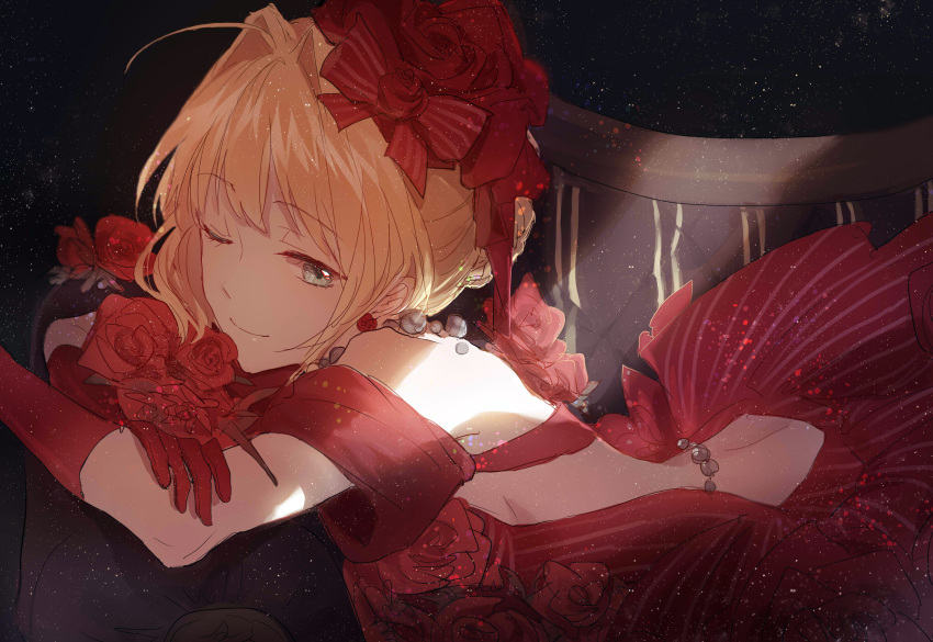 1girl ;) ahoge backless_outfit blonde_hair bow breasts candy_(pixiv15231759) couch dress elbow_gloves fate/extra fate_(series) flower gloves green_eyes hair_bow hair_flower hair_ornament highres looking_at_viewer lying medium_breasts nero_claudius_(fate) nero_claudius_(fate)_(all) on_stomach one_eye_closed open-back_dress red_dress red_flower red_gloves ribbon short_hair sideboob smile solo striped striped_bow striped_ribbon tied_hair