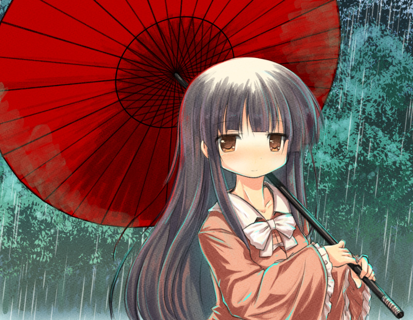 1girl bangs black_hair blunt_bangs blush bow brown_eyes chromatic_aberration collarbone commentary_request eyebrows_visible_through_hair faux_traditional_media forest hime_cut holding holding_umbrella houraisan_kaguya izumi_yukiru japanese_clothes light_smile long_hair looking_at_viewer nature oriental_umbrella rain sidelocks solo touhou umbrella upper_body very_long_hair white_bow