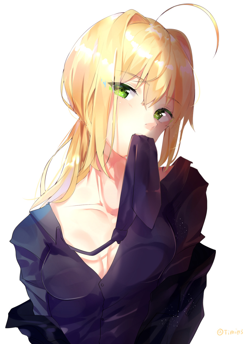 1girl ahoge artoria_pendragon_(all) bangs black_neckwear black_shirt blonde_hair breasts cleavage collarbone dress_shirt eyebrows_visible_through_hair fate/zero fate_(series) green_eyes hair_between_eyes head_tilt highres long_hair mouth_hold necktie saber shirt simple_background small_breasts solo timins upper_body white_background