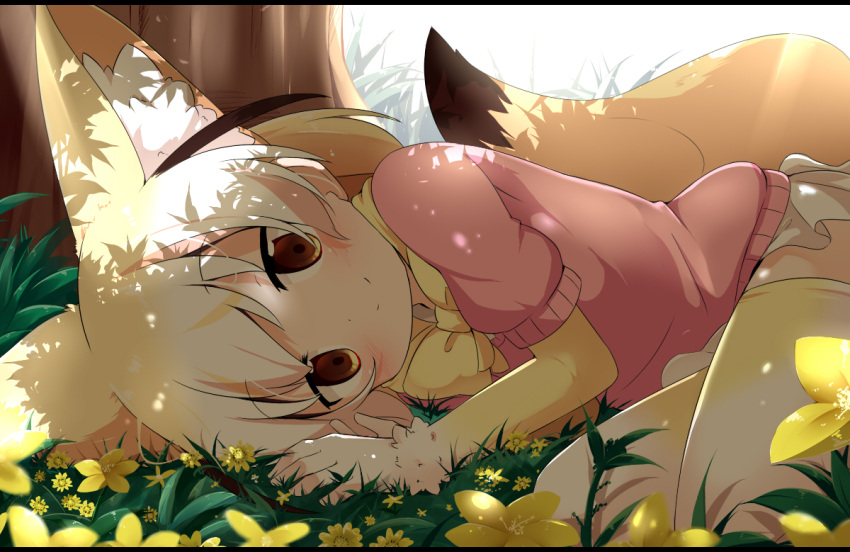 1girl animal_ears blonde_hair blush bow breasts brown_eyes commentary_request elbow_gloves extra_ears fennec_(kemono_friends) fox_ears fox_tail gloves grass kemono_friends looking_at_viewer lying makuran on_side outdoors short_hair skirt smile solo tail thigh-highs tree yellow_bow yellow_gloves yellow_legwear