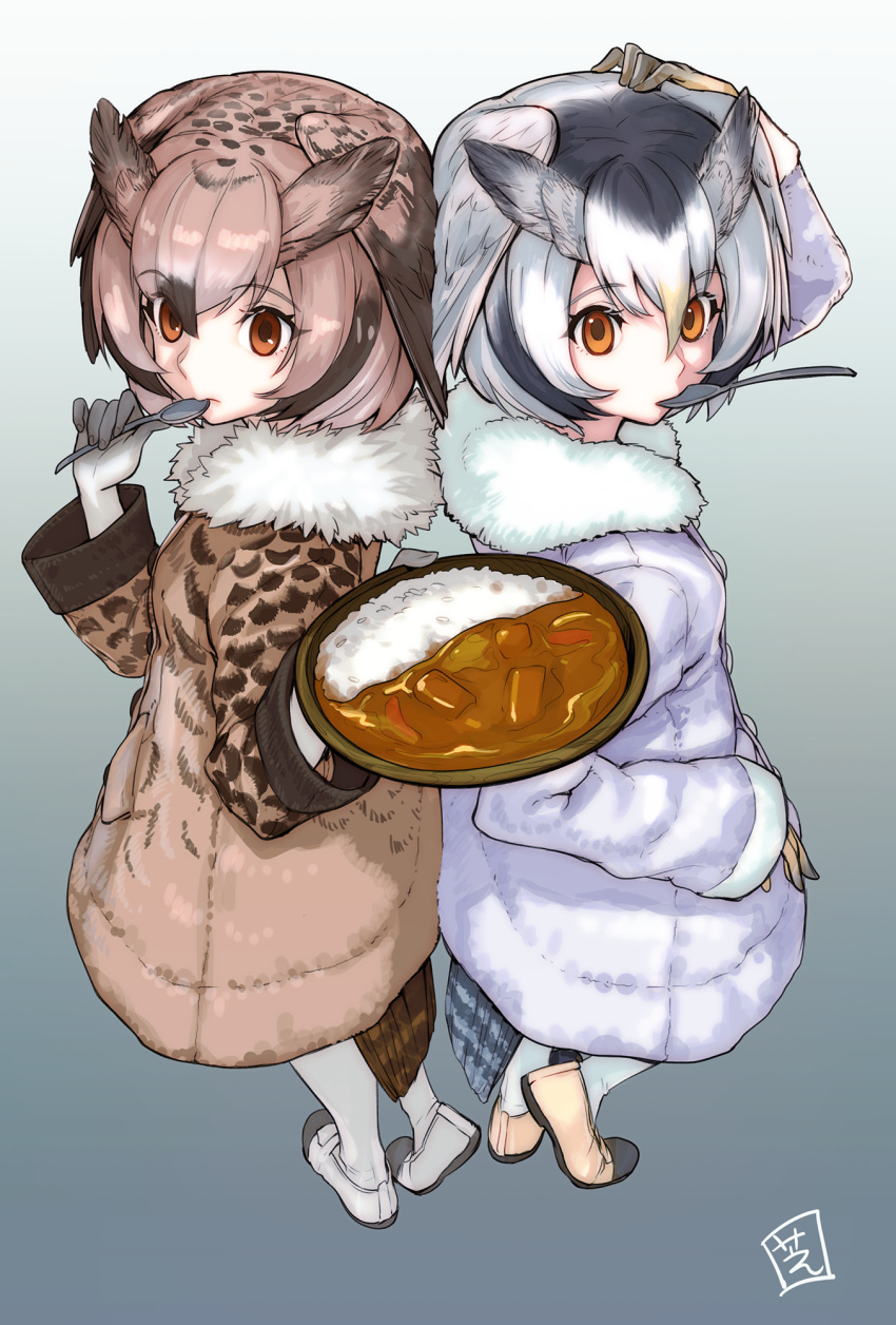 2girls artist_logo back-to-back blonde_hair brown_coat brown_eyes brown_hair coat curry curry_rice eurasian_eagle_owl_(kemono_friends) eyebrows_visible_through_hair food fur_collar gloves gradient gradient_background grey_hair hair_between_eyes hand_on_own_head head_wings highres holding holding_plate holding_spoon kemono_friends long_sleeves looking_at_viewer mouth_hold multicolored_hair multiple_girls northern_white-faced_owl_(kemono_friends) orange_eyes plate rice shiba_itsuki short_hair spoon tail_feathers white_gloves white_hair yellow_gloves