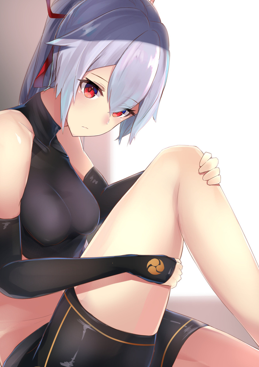 absurdres bare_shoulders black_shorts bow breasts elbow_gloves fate/grand_order fate_(series) fingerless_gloves gloves hands_on_legs head_down highres holding_legs large_breasts legs looking_at_viewer nanakaku one_knee ponytail red_bow red_eyes red_ribbon ribbon shorts silver_hair sitting skin_tight sleeveless sleeveless_turtleneck tomoe_(symbol) tomoe_gozen_(fate/grand_order) turtleneck