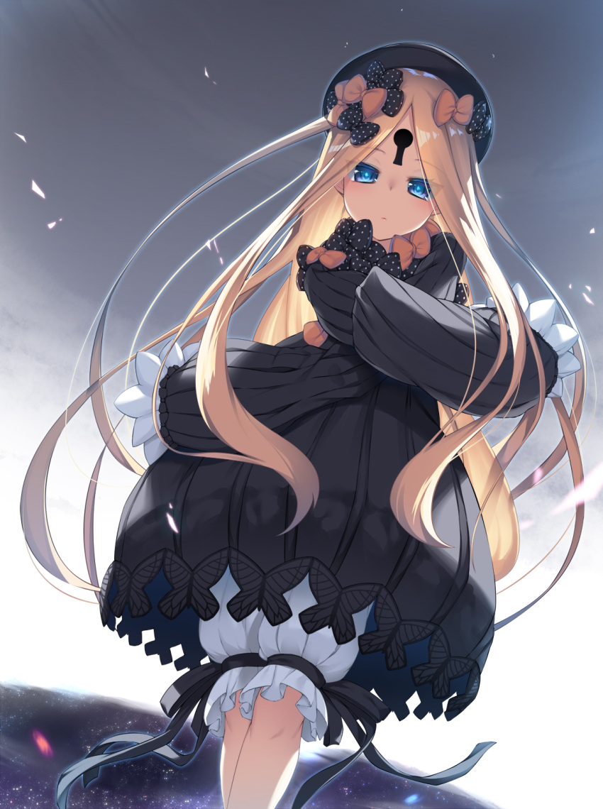 1girl abigail_williams_(fate/grand_order) black_bow black_dress black_hat blonde_hair bloomers blue_eyes bow dress expressionless facial_mark fate/grand_order fate_(series) forehead_mark grey_background hair_bow hat highres keyhole long_hair looking_at_viewer olive_(laai) orange_bow pixiv_fate/grand_order_contest_2 polka_dot polka_dot_bow solo underwear white_bloomers