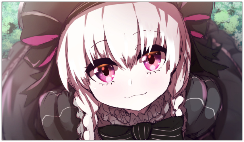 1girl bangs beret black_bow black_dress black_hat blush bow closed_mouth dress eyebrows_visible_through_hair fate/extra fate_(series) gothic_lolita hair_between_eyes hat hat_bow lolita_fashion long_hair looking_at_viewer low_twintails nursery_rhyme_(fate/extra) pink_eyes silver_hair smile solo striped striped_bow twintails wada_kazu