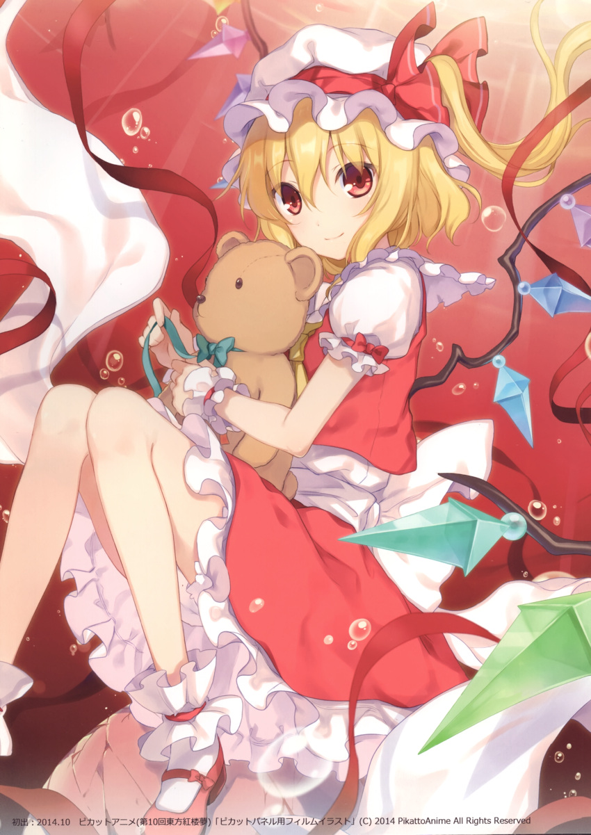 1girl 6u_(eternal_land) absurdres back_bow bangs blonde_hair bow bowtie eyebrows_visible_through_hair flandre_scarlet frilled_skirt frills green_bow green_neckwear hair_between_eyes hat hat_ribbon highres holding long_hair looking_at_viewer mary_janes red_bow red_eyes red_footwear red_ribbon red_skirt ribbon shoes short_sleeves side_ponytail skirt smile socks solo stuffed_animal stuffed_toy teddy_bear touhou white_bow white_hat white_legwear wings