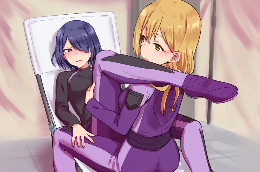 2girls biker_clothes bikesuit black_shirt blonde_hair blush chair eyebrows_visible_through_hair hair_over_one_eye kawazu_kento long_sleeves lounge_chair multiple_girls murata_izumi purple_bikesuit purple_hair shirt short_hair suzuki_nagisa twocar yellow_eyes yuri