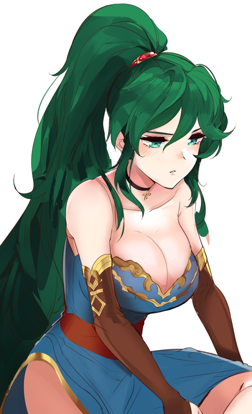 1girl adapted_costume alternate_costume bare_shoulders blue_dress blush breasts brown_detached_sleeves choker cleavage detached_sleeves dress female fire_emblem fire_emblem:_rekka_no_ken fire_emblem_heroes green_eyes green_hair hair_between_eyes hair_ornament high_ponytail highres jewelry large_breasts looking_down lyndis_(fire_emblem) necklace nintendo ormille parted_lips pelvic_curtain ponytail side_slit simple_background solo strapless strapless_dress thighs very_long_hair white_background