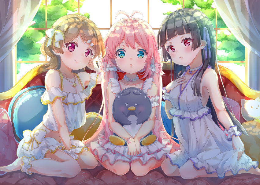 3girls black_hair blonde_hair blue_eyes bow commentary_request dress highres long_hair looking_at_viewer multiple_girls original pink_eyes pink_hair red_eyes short_hair smile torokeru_none toy tree very_long_hair white_dress