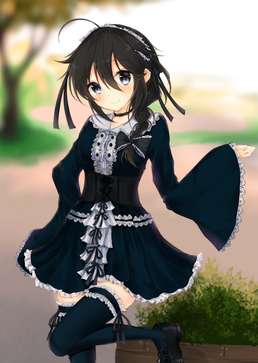 1girl absurdres ahoge alternate_costume black_dress black_eyes black_footwear black_hair black_legwear braid choker cowboy_shot dress eyebrows_visible_through_hair frilled_dress frills gothic_lolita hair_braid hair_over_shoulder headdress highres kantai_collection lolita_fashion looking_at_viewer one_leg_raised revision shigure_(kantai_collection) single_braid smile solo thigh-highs thighs uzuki_tsukuyo wide_sleeves