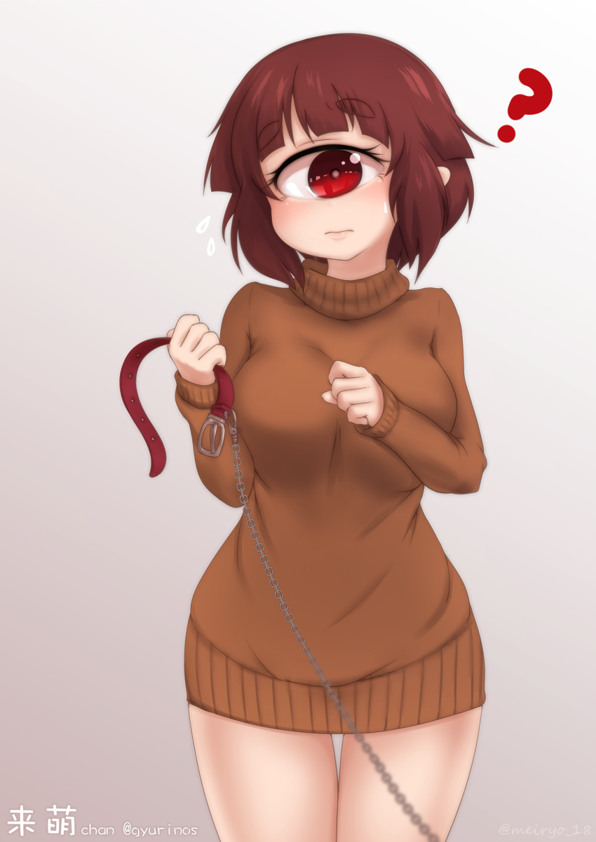 1girl ? borrowed_character breasts brown_hair brown_sweater character_name clenched_hand collar cyclops grey_background hands_up highres large_breasts leash meiryo_(horizon) one-eyed red_eyes short_hair simple_background solo standing sweater thigh_gap thighs twitter_username