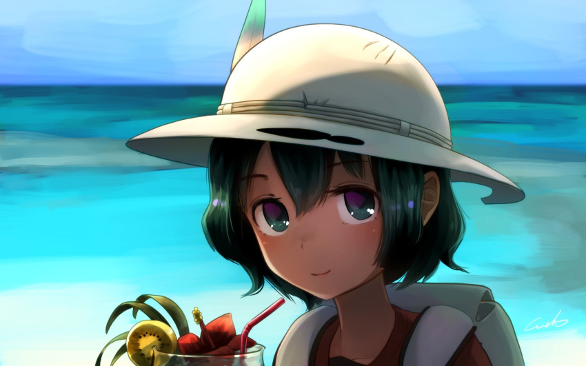 1girl backpack bag beach commentary_request drinking_straw eyebrows_visible_through_hair face flower food fruit green_eyes green_hair hair_between_eyes hat hat_feather kaban_(kemono_friends) kemono_friends kiwifruit looking_at_viewer red_shirt shirt short_hair smile solo tropical_drink welt_(kinsei_koutenkyoku) white_hat