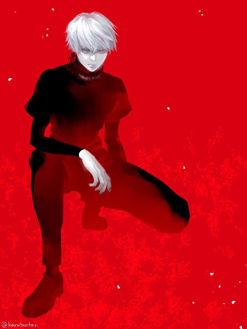 1boy abstract bangs black_footwear black_shirt black_shorts closed_mouth commentary_request full_body grey_eyes hair_between_eyes harutan044 heterochromia highres kaneki_ken layered_sleeves lips long_sleeves looking_at_viewer male_focus mask mask_around_neck nose pale_skin red_background red_eyes shirt shoes shorts simple_background solo tokyo_ghoul white_hair