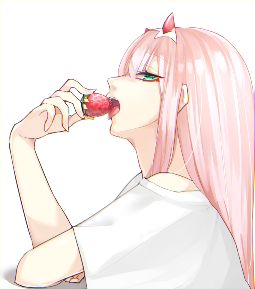 1girl commentary_request darling_in_the_franxx eating eyebrows_visible_through_hair food fruit green_eyes highres horns long_hair looking_at_viewer open_mouth pink_hair profile red_horns reirou_(chokoonnpu) saliva shirt short_sleeves simple_background solo strawberry t-shirt tongue white_background white_shirt zero_two_(darling_in_the_franxx)