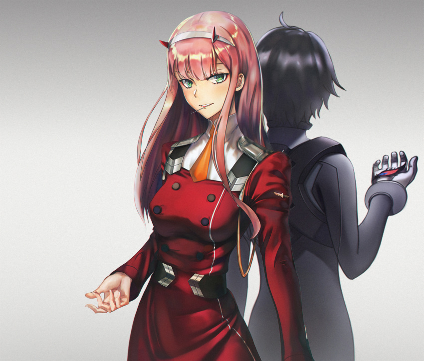 1boy 1girl ahoge back-to-back black_hair breasts cowboy_shot darling_in_the_franxx gloves green_eyes grey_background highres hiro_(darling_in_the_franxx) long_hair medium_breasts murasaki_saki pink_hair smirk very_long_hair zero_two_(darling_in_the_franxx)