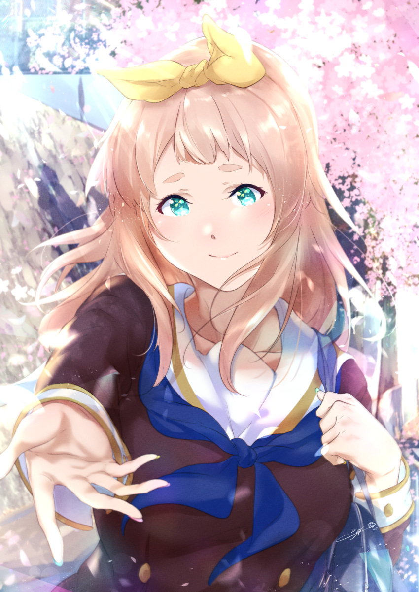 1girl bag bangs blonde_hair blue_neckwear blush bow brown_shirt cherry_blossoms closed_mouth green_eyes hair_bow hand_up hibike!_euphonium highres kitauji_high_school_uniform kuziaaizuk long_hair long_sleeves looking_at_viewer neckerchief outdoors outstretched_arm sailor_collar school_bag school_uniform serafuku shirt smile solo white_sailor_collar yellow_bow yoshikawa_yuuko