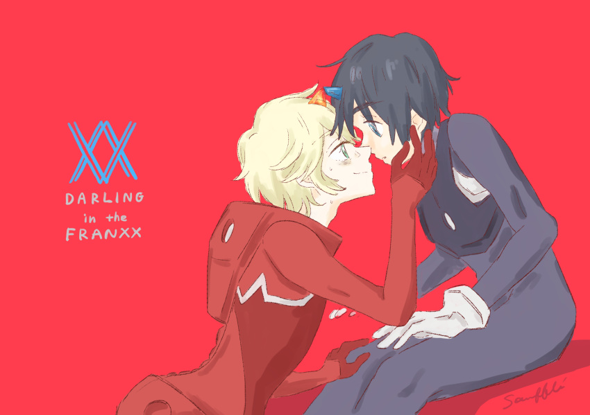 2boys bangs biencui black_bodysuit black_hair blonde_hair blue_eyes blue_horns bodysuit commentary_request couple darling_in_the_franxx eyebrows_visible_through_hair face-to-face facing_another forehead-to-forehead gloves green_eyes hand_on_another's_face hand_on_another's_knee highres hiro_(darling_in_the_franxx) horns looking_at_another male_focus multiple_boys nine_alpha pilot_suit red_bodysuit red_gloves short_hair shorts signature sweat white_gloves yaoi